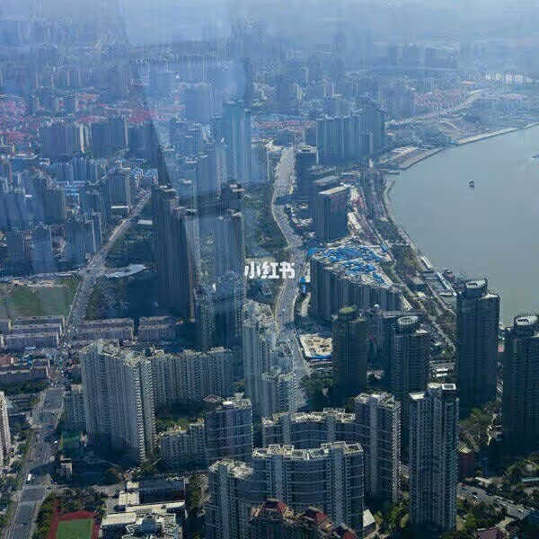 上海环球金融中心观光厅： 浦东的高楼大厦多，因此登高观光就成了上海的一大特色旅游项目。 