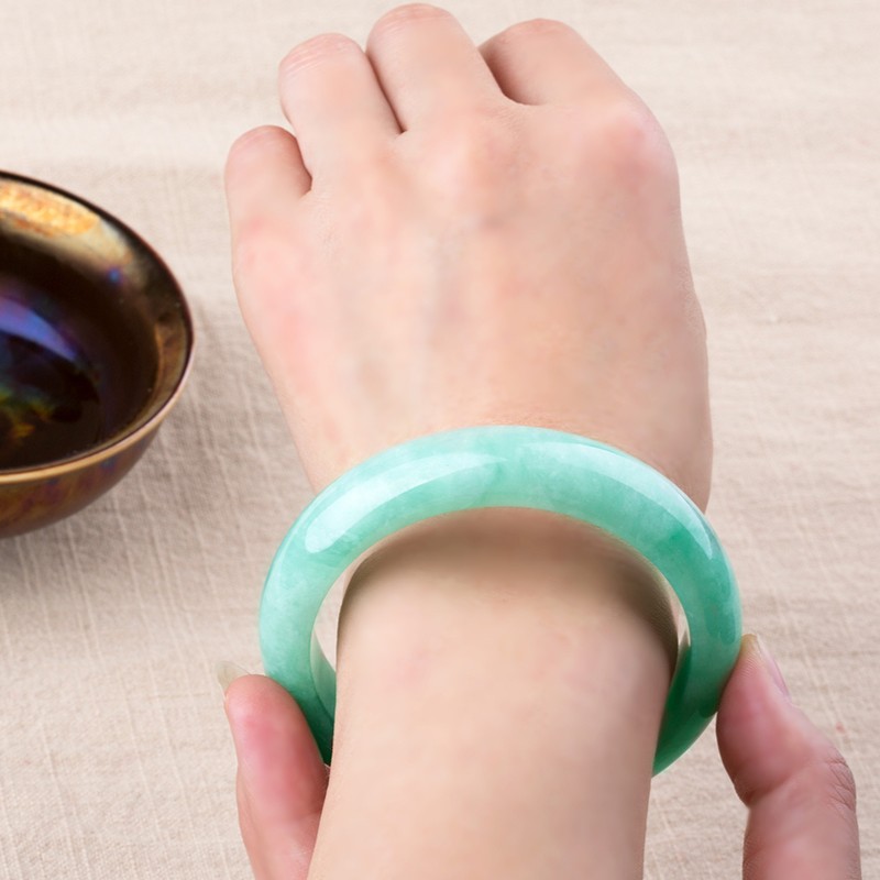 艾选潮品 天然缅甸翡翠手镯