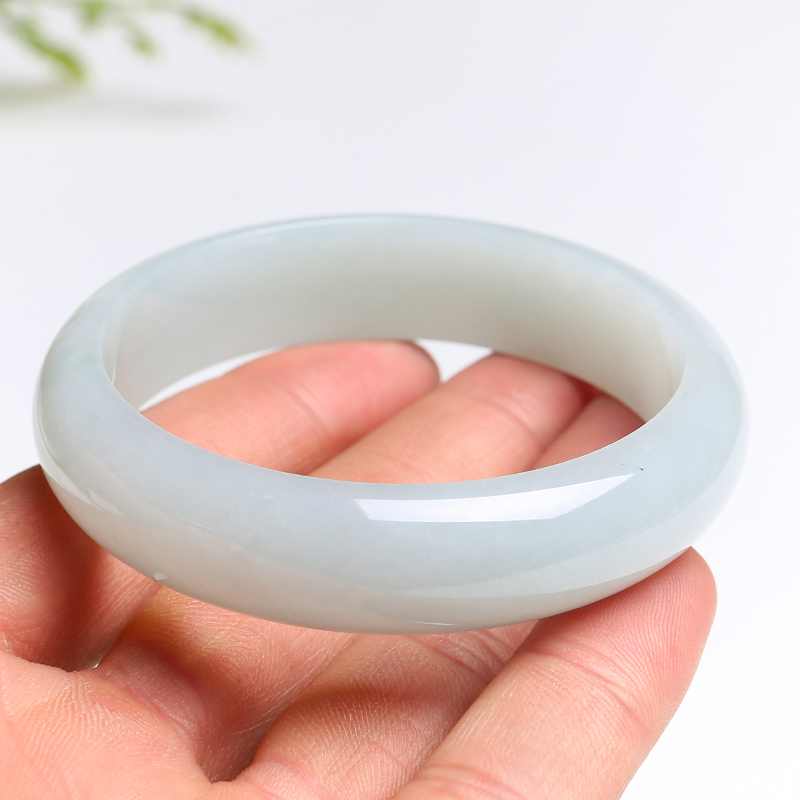 漫生活 典雅翡翠手镯