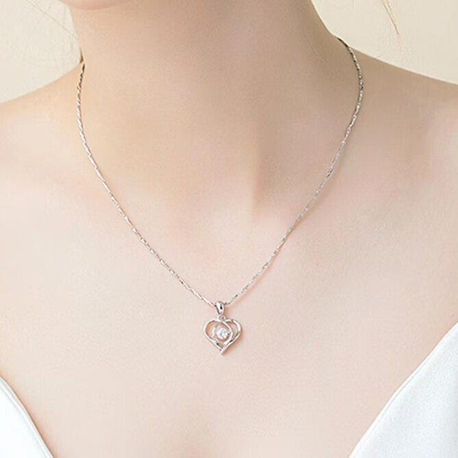 唯一 爱心吊坠女士锁骨链