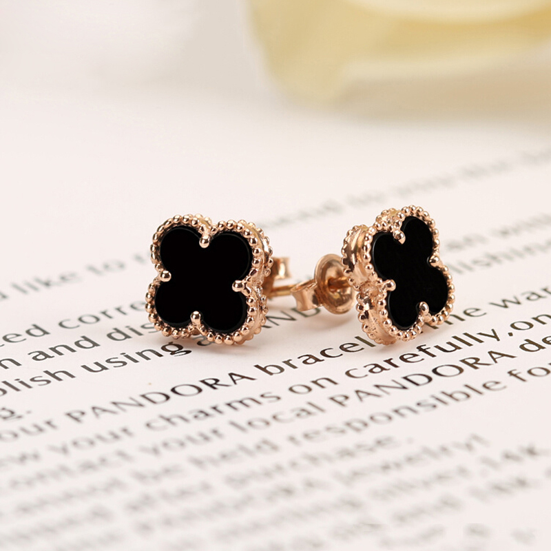 周大宾 四叶草耳钉