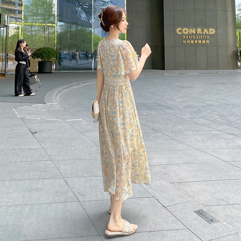 Early summer V-neck Lace Chiffon floral dress women's summer 2022 new fashion leisure age reduction short sleeve thin temperament Holiday Beach medium long print large swing long skirt in summer