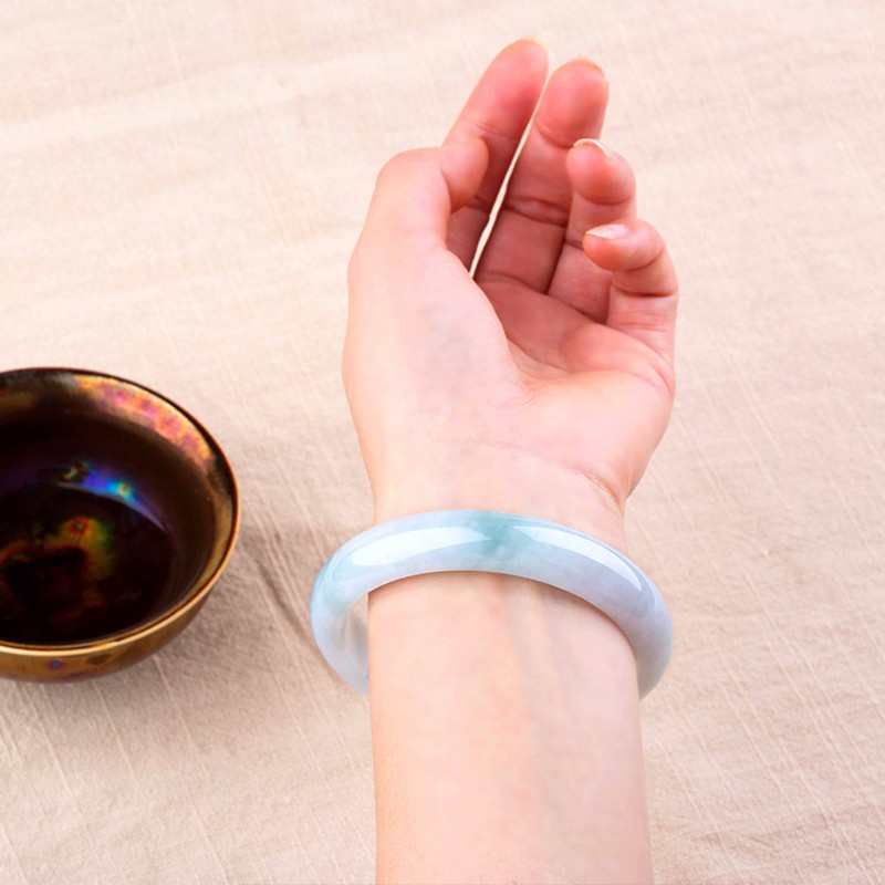 影享 温婉风情 翡翠手镯