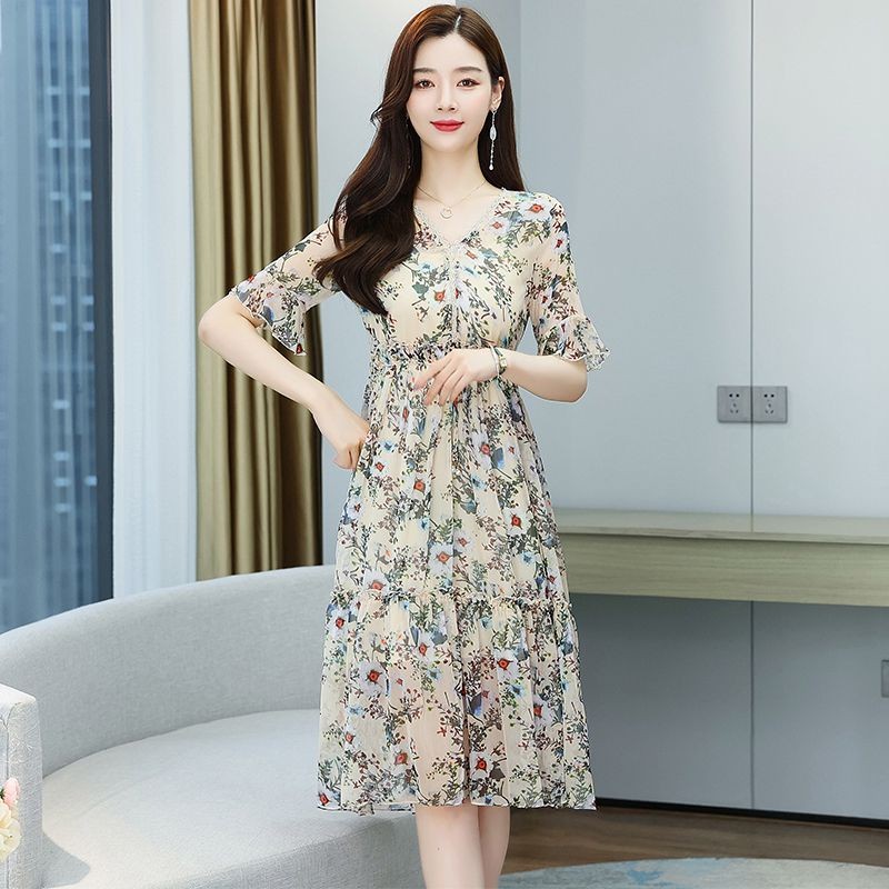 Yuhongge chiffon dress women's spring and summer 2022 new women's fashion age reduction slim temperament V-neck medium and Long Floral Skirt