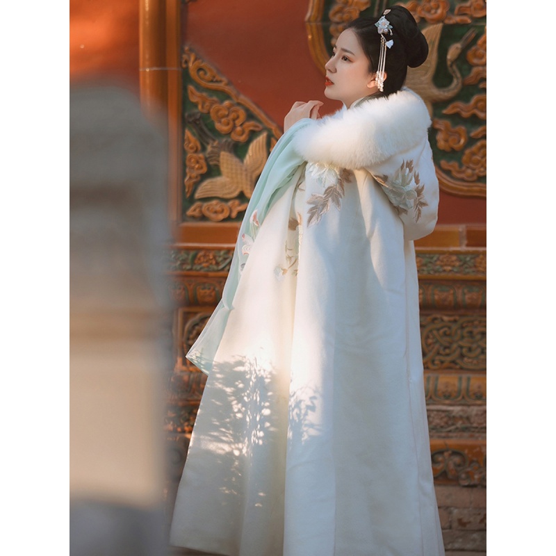 Chinese women's long Plush thickened warm coat Chinese style cloak ancient costume shawl autumn and winter costume