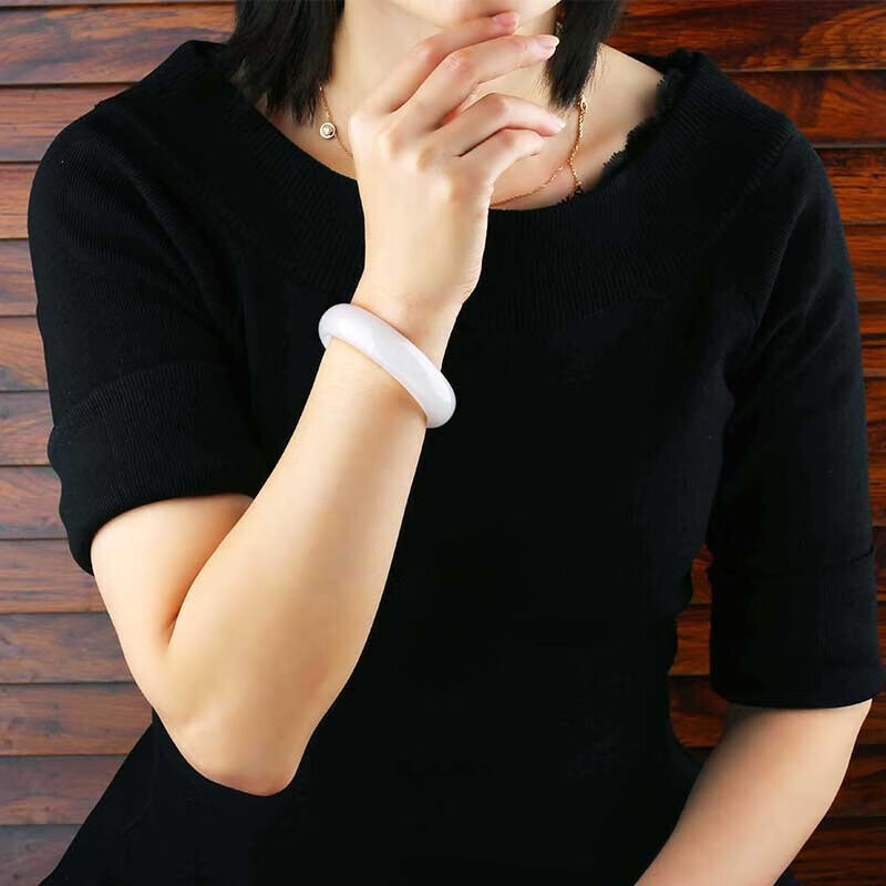 影享 典雅精巧 翡翠手镯