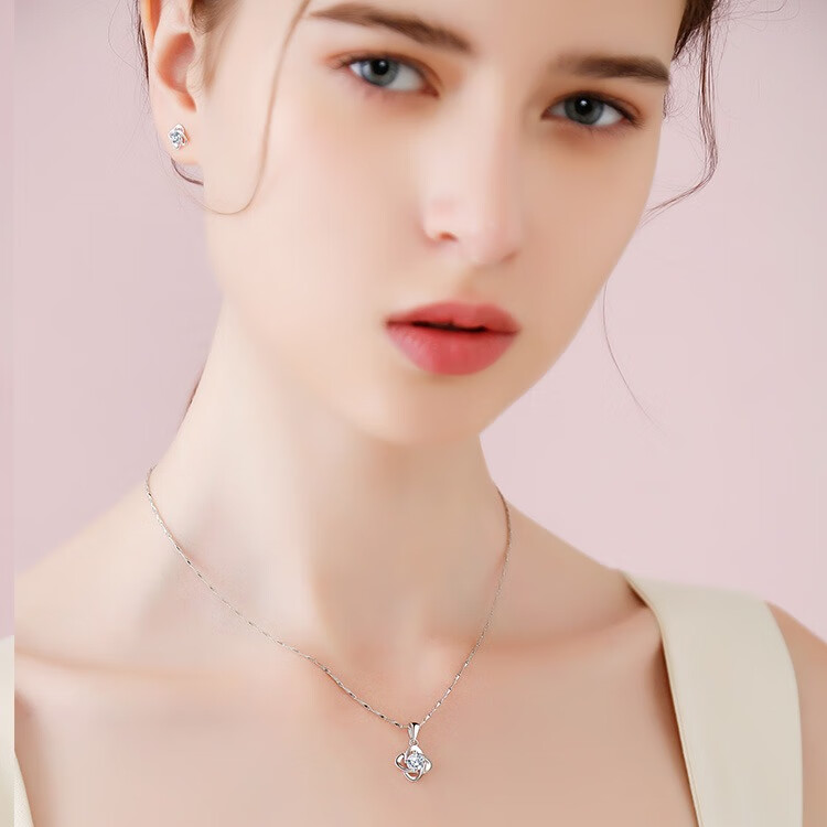 唯一 四叶草情侣锁骨链