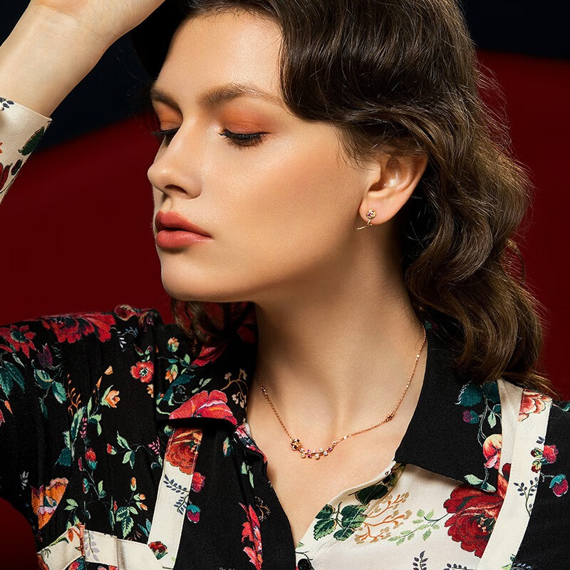 索缇朵 金镶红刚玉吊坠