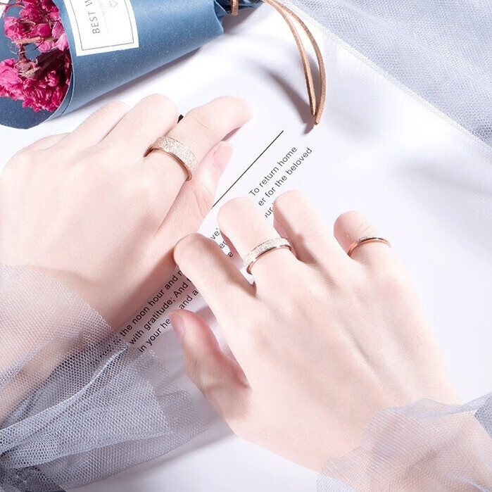 法卡曼磨砂质地情侣对戒