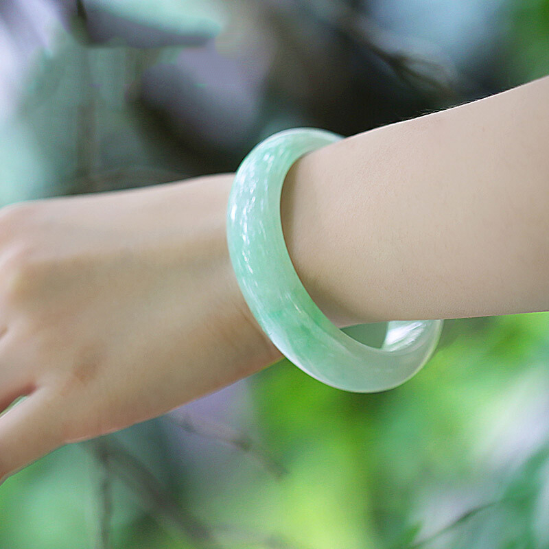 七彩云南 温柔翡翠手镯