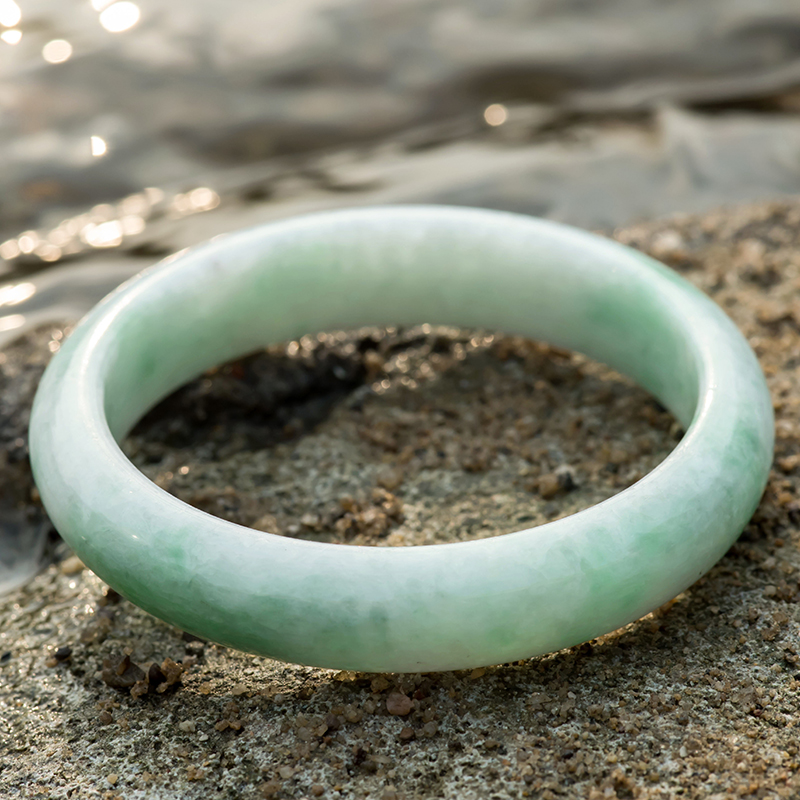 凤禧珠宝 飘阳绿玉石镯子