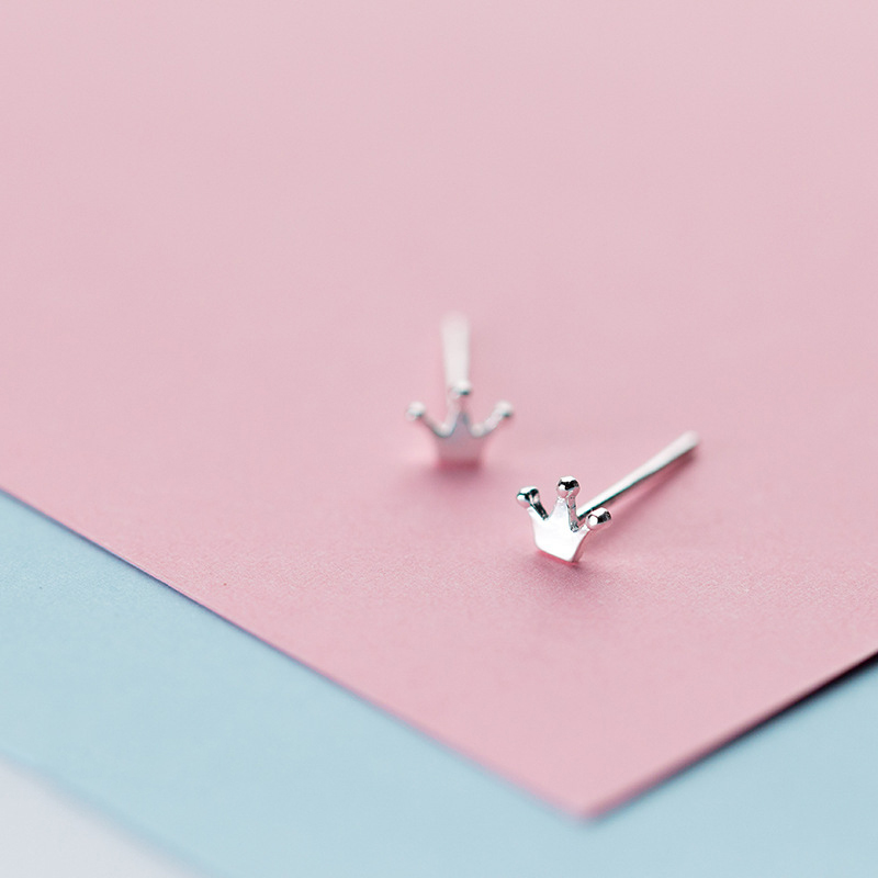 凡霓 精致皇冠耳钉