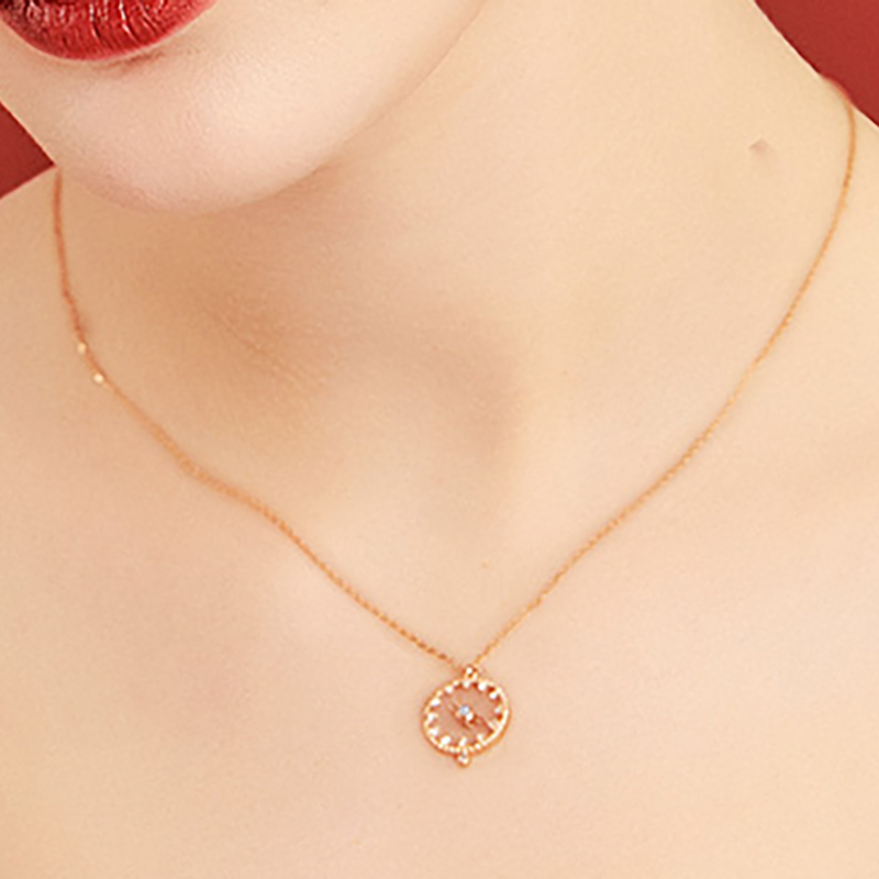 Eternelle 时钟项链