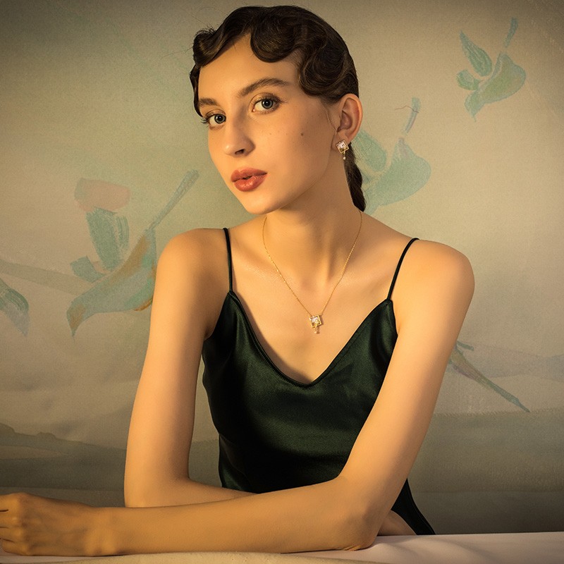 索缇朵 玫瑰金色云中雀项链