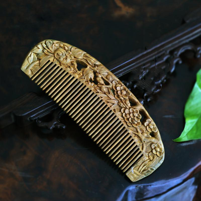 周广胜 天然雕花檀木 梳子