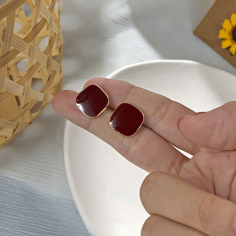 伊黛儿 简约冷淡风耳钉