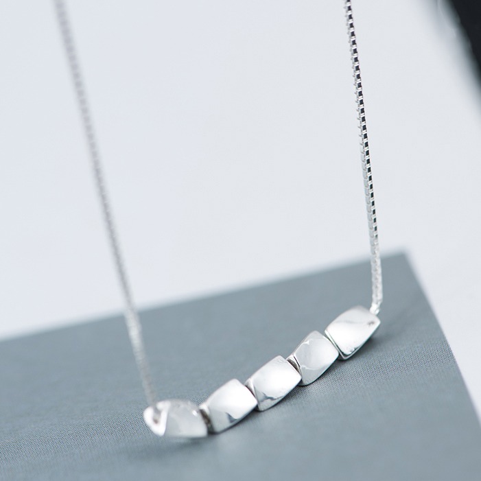 伊黛儿 豆豆串珠银项链