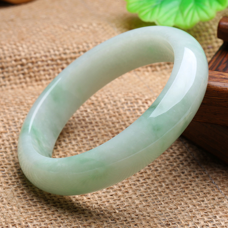 印象眸飘绿翡翠宽边玉手镯