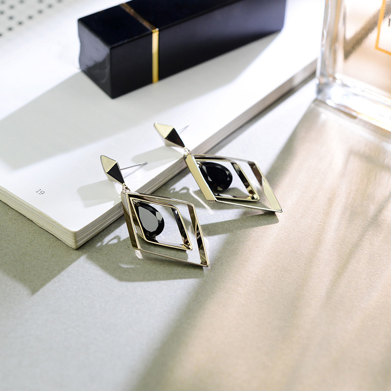 伊黛儿 韩版长吊坠耳饰