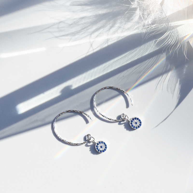 曼蒂娅 复古精致恶魔之眼耳饰