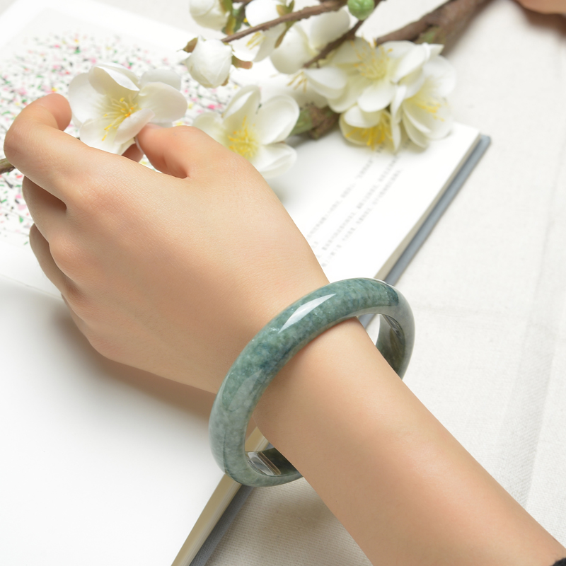 执玉珠宝 古典飘花翡翠手镯