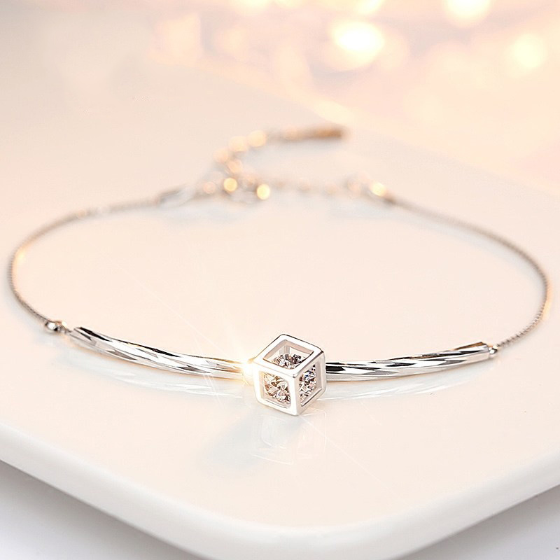 艾维拉 光滑细腻 手链