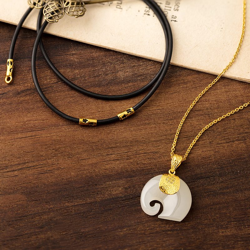 六福珠宝 足金福象和田玉吊坠