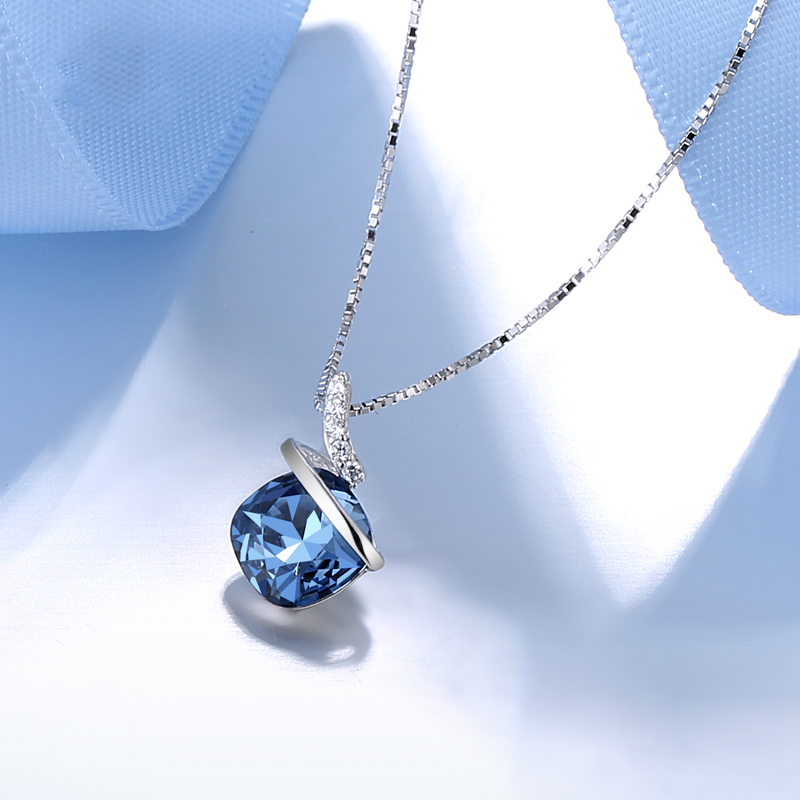 唐后 施华洛世奇元素水晶吊坠