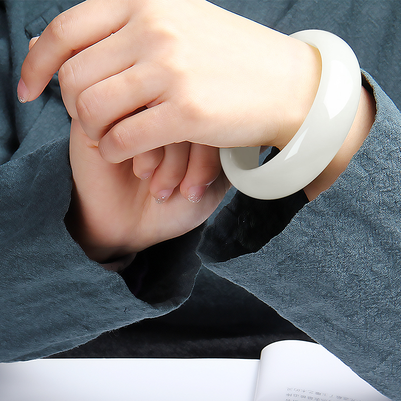 7000年细腻温润和田玉手镯