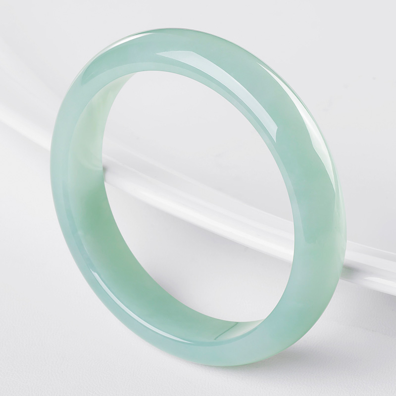 碧玉尊冰种翡翠玉镯