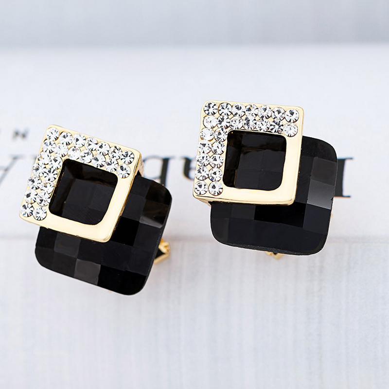 伊黛儿 方形水晶水钻耳饰