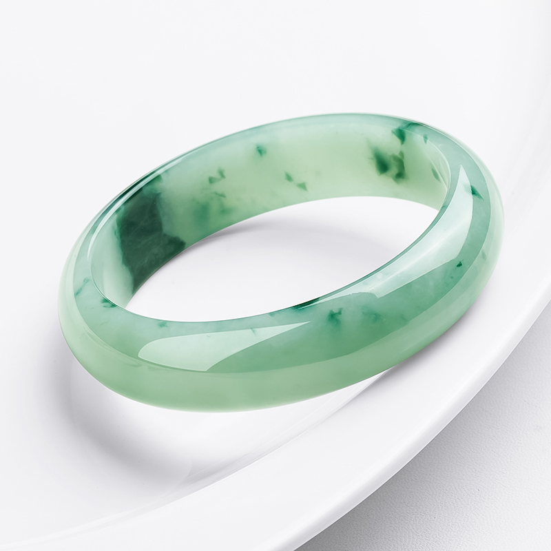 碧玉尊冰种翡翠手镯