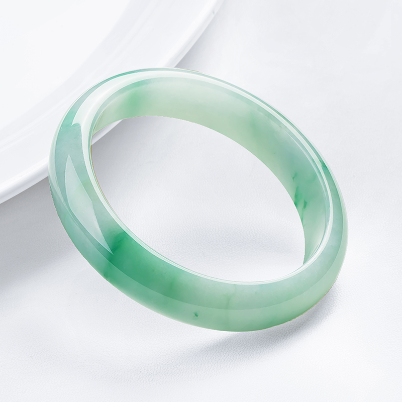 碧玉尊 淡绿翡翠手镯
