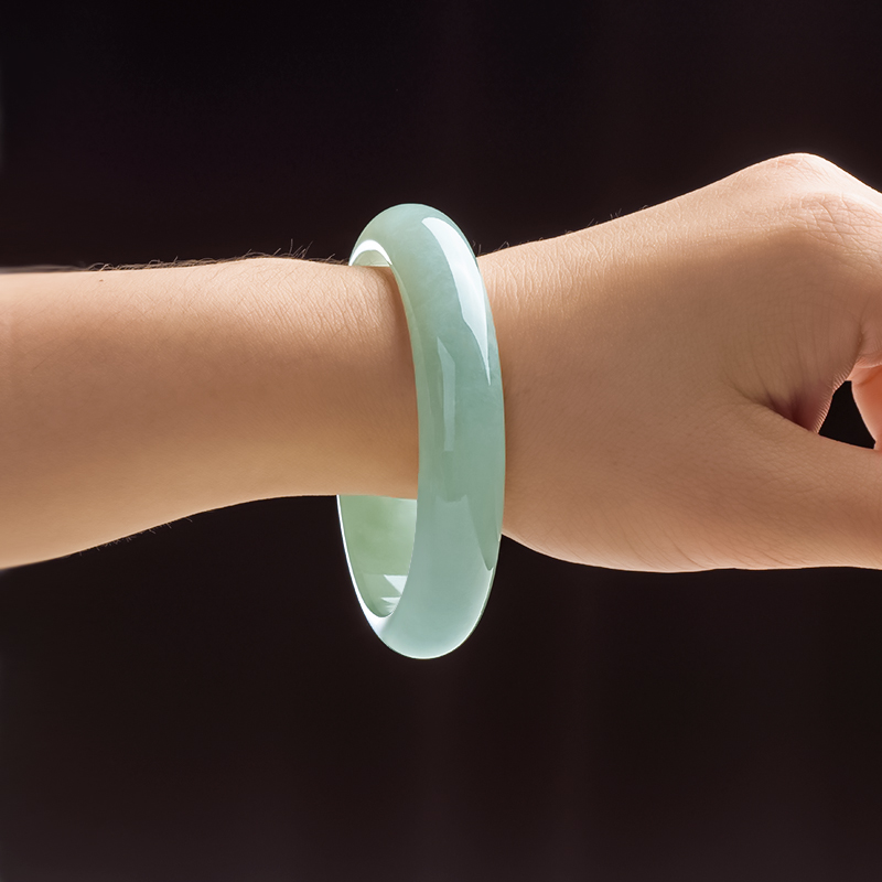 碧玉尊 冰糯种翡翠手镯