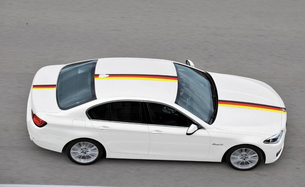 不只是简单的装饰,汽车三色条有你想不到的含义