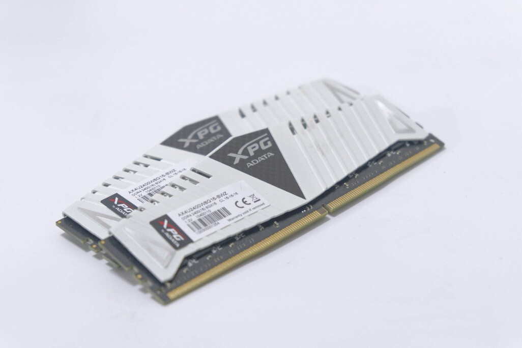 i8 8500 8代酷睿,默认主频3.0ghz,最大睿频4.