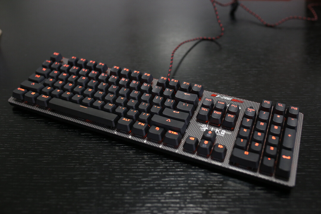 更快更薄血手幽灵战斗版f200q光轴机械键盘抢先体验