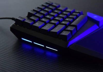 雷柏V550RGB幻彩背光单手机械键盘，优秀设计风向标