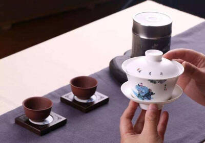 冲泡普洱茶，无论生茶、熟茶，一定要高水温，快速洗茶