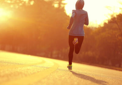 我和健康的生活之间差了一双安踏跑步鞋