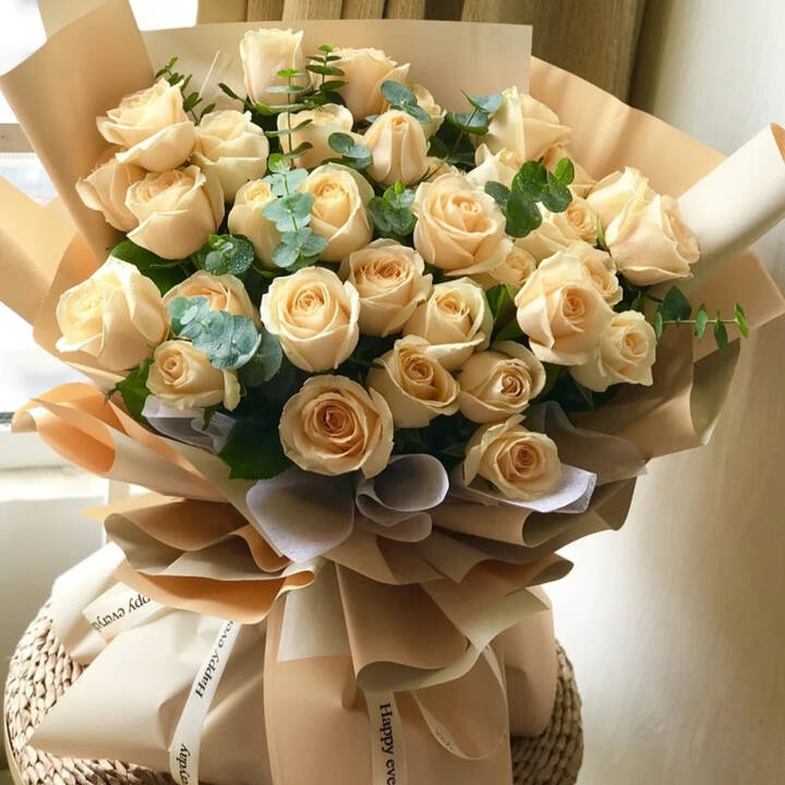 简值了京东鲜花速递33朵香槟玫瑰花束生日礼物表白求婚送女友老婆北京
