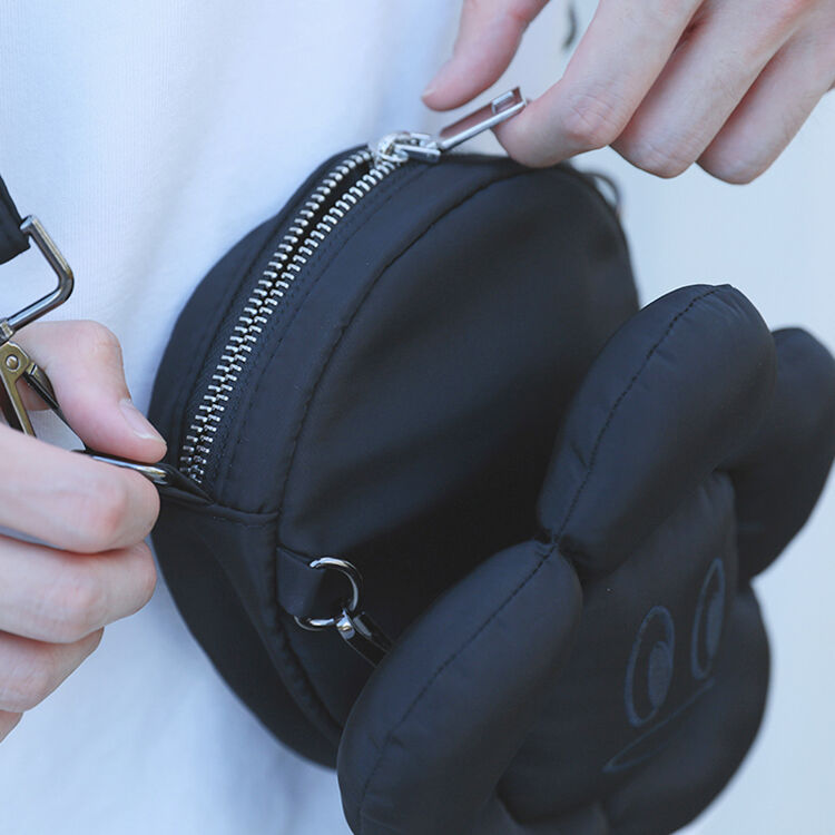 腾讯周边qqfamily斜挎包系列qq周边鹅想开了斜跨花包新款背包经典黑