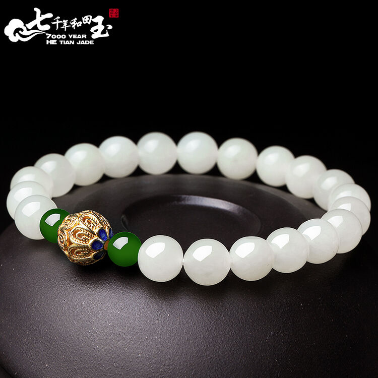 翡翠手镯：千年之约，永恒之美
