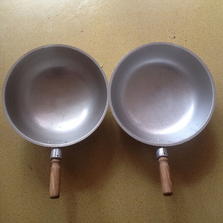 铝制炒锅铝制炒勺老式木头把平底锅不生锈铝铸造煎锅加厚尖底 直径32