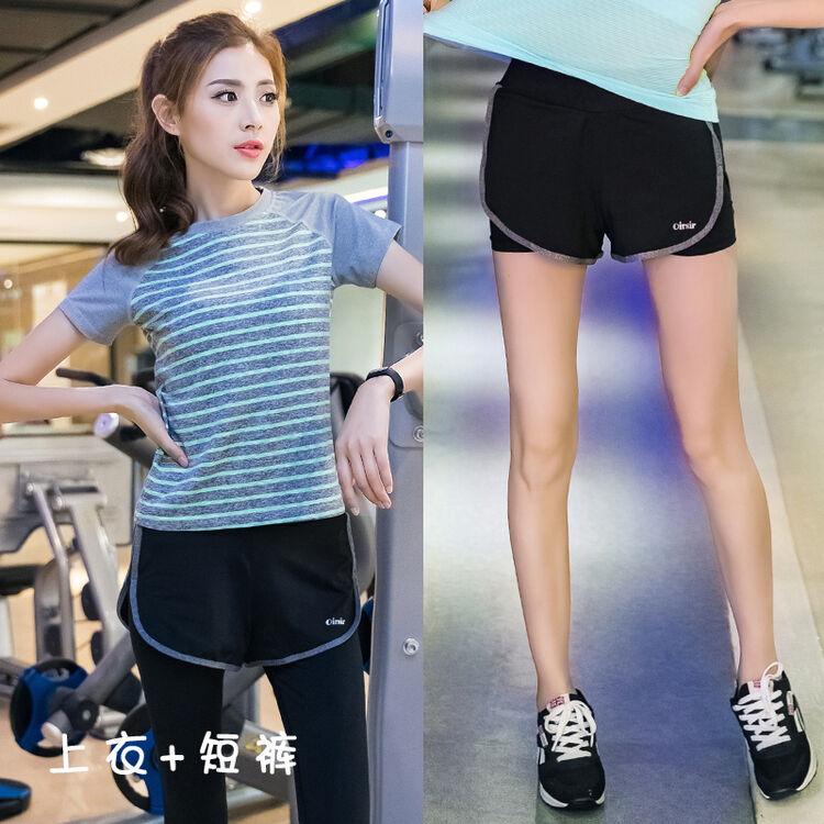 2018健身服女 晨跑瑜伽服套装短裤 显瘦速干衣防走光带内衬 条纹绿拼