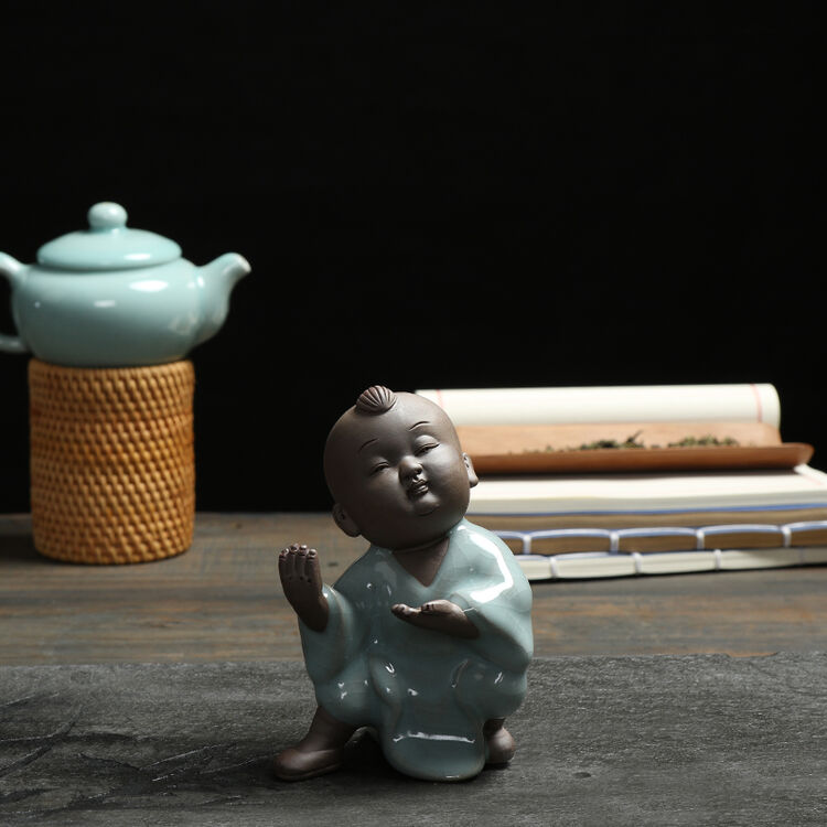 龙泉窑 功夫茶具配件小和尚茶宠摆件养壶笔架茶漏托茶玩陶瓷 怀中抱月