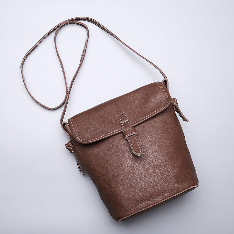 2017新款真皮斜挎水桶包女包复古原创包包头层牛皮单肩包 咖啡色