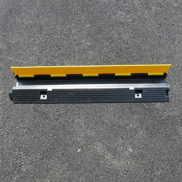 pvc橡胶室外大孔径一线槽舞台铺线板 压线板 橡胶线槽减速带