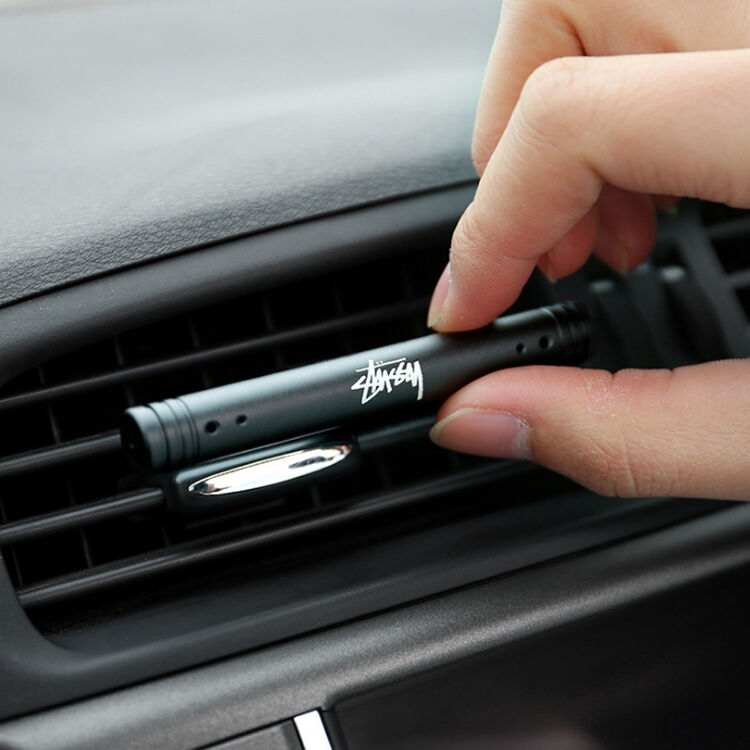 卡斯兰 潮牌车载香薰棒汽车空调出风口香水夹车用固体除味香芬 黑色