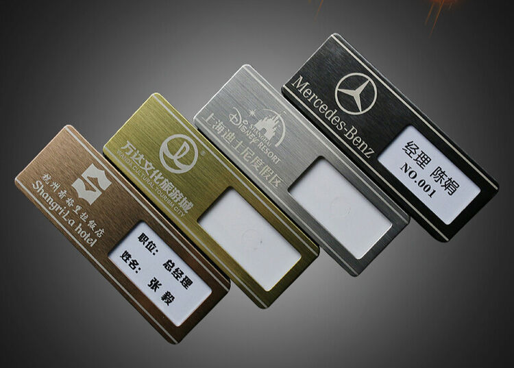 2018新款胸牌定做不锈钢工号牌酒店员工胸卡美容美发金属胸牌别针